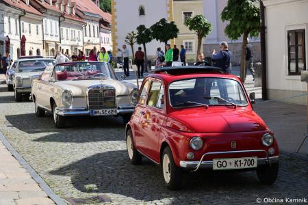 Mednarodna revija starodobnikov v Kamnik privabila ljubitelje klasičnih vozil (10)